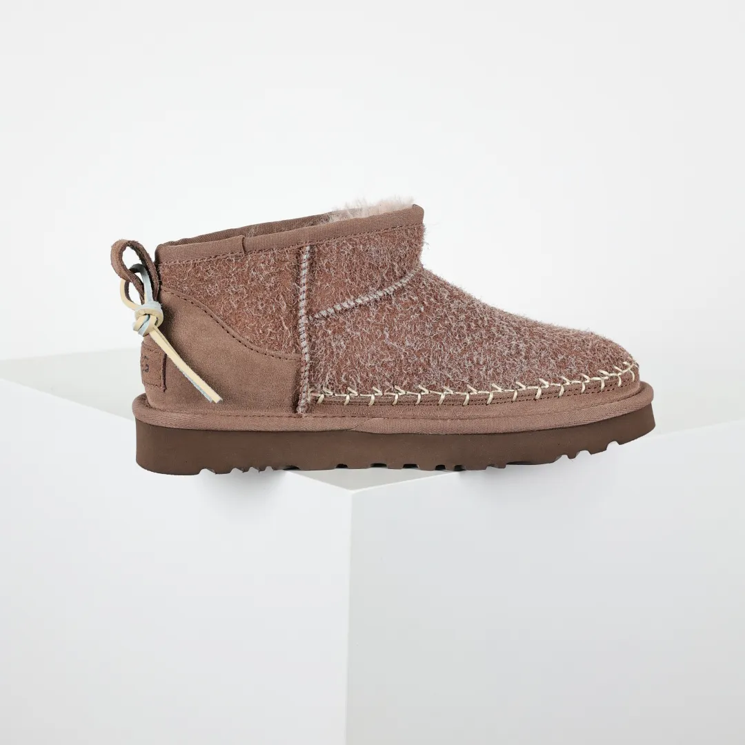 Copywriting price 💰600 The core recommendation is good price. The platform’s foreign trade is exclusively for UGG women’s snow boots 1171538. Produced by the ten-year-old brand shoemaking factory production line. Pay attention to every detail. Longfeng A-grade genuine sheep fur is integrated. It is built in full compliance with the ZP process. Size: 35 36 37 38 39 40